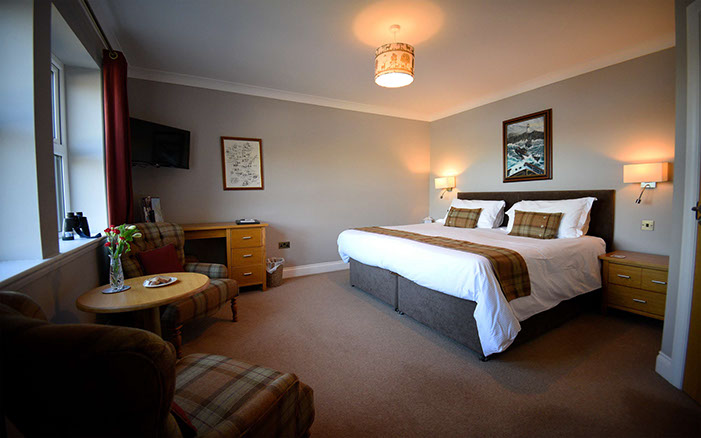 Spacious King Size Double Bedrooms with En Suite Shower Rooms and WIFI Internet Access at Heatherfield House