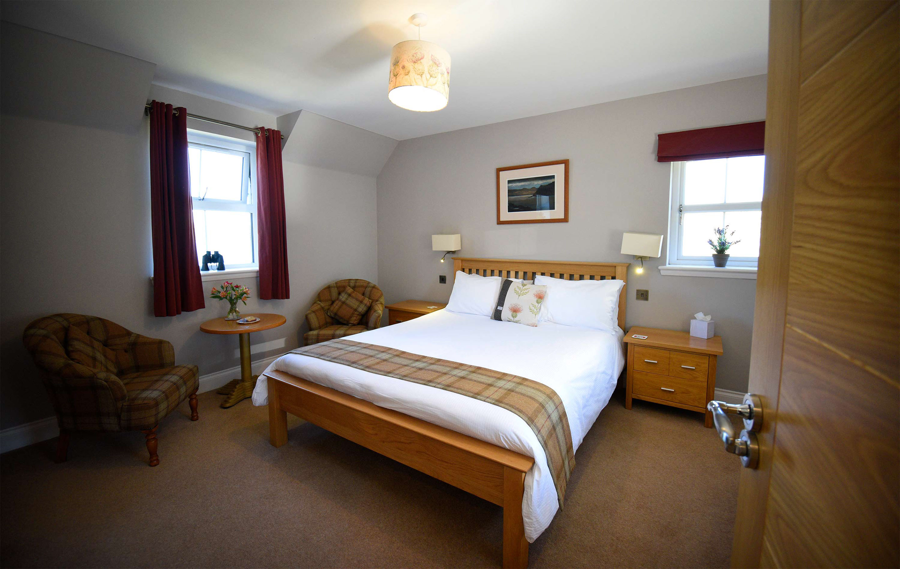 Enjoy comfortable King Size Beds with Sea View Rooms at Heatherfield House Bed and Breakfast Accommodation near Portree