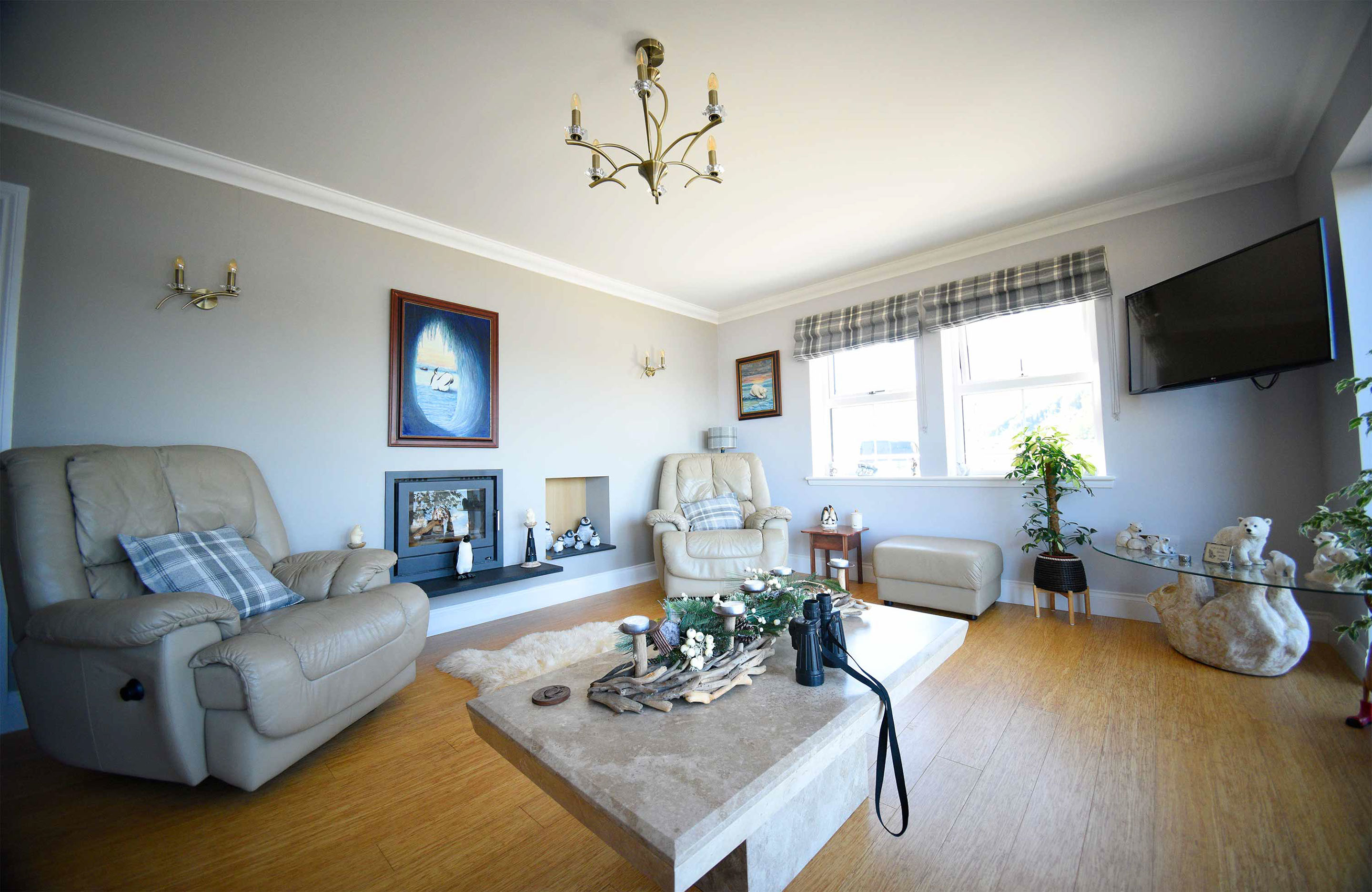 Heatherfield House Bed and Breakfast Accommodation near Portree contains a cosy sea view living room