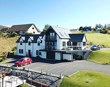 Stay at Heatherfield House Bed and Breakfast near Portree with Private Parking