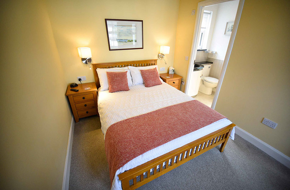Heatherfield House Self Catering Accomodation contains a King Size Double Bedroom with En Suite Shower room