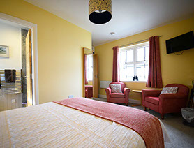 Heatherfield House Self Catering Accommodation contains a King Size Double Bed En Suite Bathroom and WIFI